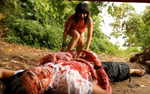 Distribué le 17 février prochain en Indonésie, J"englot Pantai Selatan" (alias "Beach Creature") se présente comme une réplique locale du "Piranhas" d'Alexandre Aja... (voir ci-dessous)