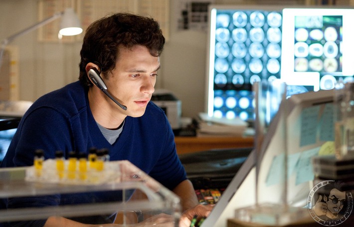 James Franco interprète Will Rodman, un scientifique faisant des recherches sur Alzheimer, qui grâce à ses expériences fera évoluer un singe nommé Caesar au point que celui-ci décide de mener sa race sur le chemin de la domination mondiale.