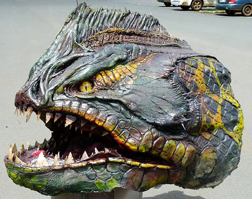 Aprés "Sharktopus", mi-requin, mi-poulpe géant, voici à présent,toujours pour Syfy Channek, le non moins délirant "Piranhaconda"  (voir ci-dessous)