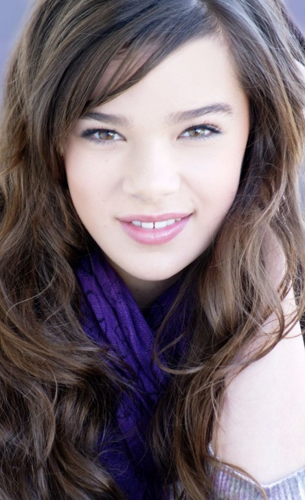 Hailee Steinfeld, la vedette de "True Grit", sera "La Belle au Bois Dormant" (voir ci-dessous)