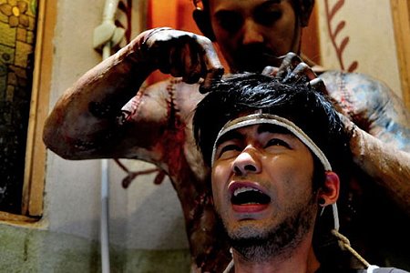 The Cinderella (Nang Pee) de Sarawut Intaraprom, un nouveau thriller d'horreur thaïlandais particulièrement violent où le fantôme vengeur d'une star de cinéma sème l'épouvante..