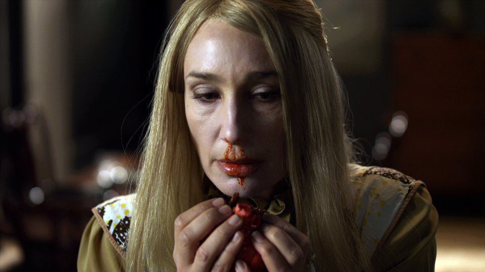 Récemment terminé, "The Guest Room" d'Henry Olek est un thriller horrifique sur le thème du cannibalisme (voir ci-dessous)