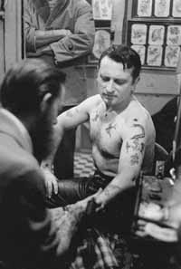 Séance de tatouage chez Bruno vers 1963