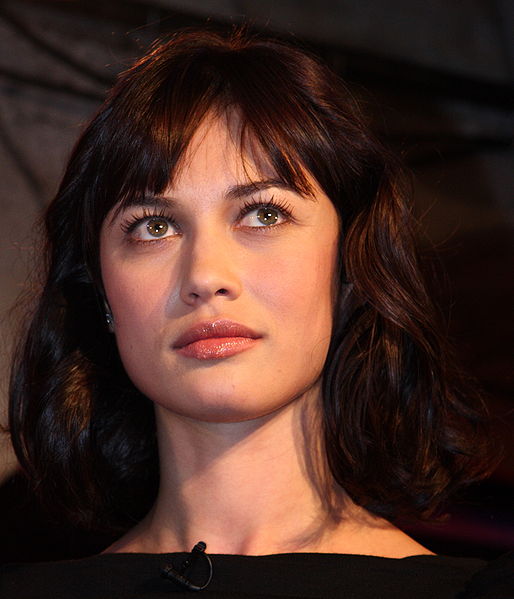 Universal a engagé Olga Kurylenko (notre photo)  et Andrea Riseborough pour être les vedettes féminines du nouveau film de SF de Tom Cruise dirigé par Joseph Kosinski et au titre encore indéterminé... (voir ci-dessous)