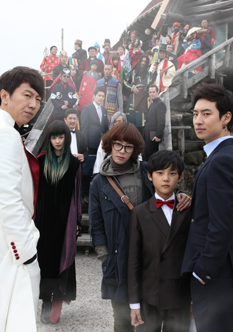 De nombreux films fantastiques sud-coréens sont en piste ces temps-ci, tels "Ghost Sweepers" comédie d'horreur de Shin Jun-won ("Chaw"), où les shamans les plus réputés du pays font équipe pour éradiquer un esprit maléfique particulièrement puissant (voir