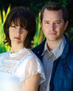 Après avoir décidé de faire de leur adaptation du jeu de société Hasbro "Ouija" un petit budget, Universal a recruté le tandem Juliet Snowden/Stiles White  pour récrire le script et réaliser ce film (voir ci-dessous)