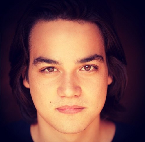Le nouveau venu Daniel Zovatto a hérité du rôle principal de "Beneath", un film d'horreur du vétéran Larry Fessenden... (voir ci-dessous)
