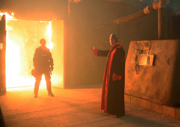 Dans "Asylum" de Todor Chapkanov, une escouade anti-émeutes débarque dans un asile d'aliénés pour réprimer une rébellion et va se retrouver propulsée en enfer !  (voir ci-dessous)