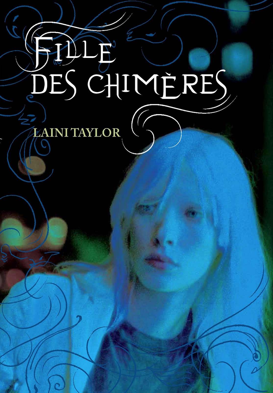 Après avoir été annoncée voici un an par la Paramount, l'adaptation de "Daughter of Smoke & Bone" de Laini Taylor, premier d'une trilogie parue en France sous le titre "Fille des chimères" a finalement atterri chez Universal Pictures... (voir ci-dessous)