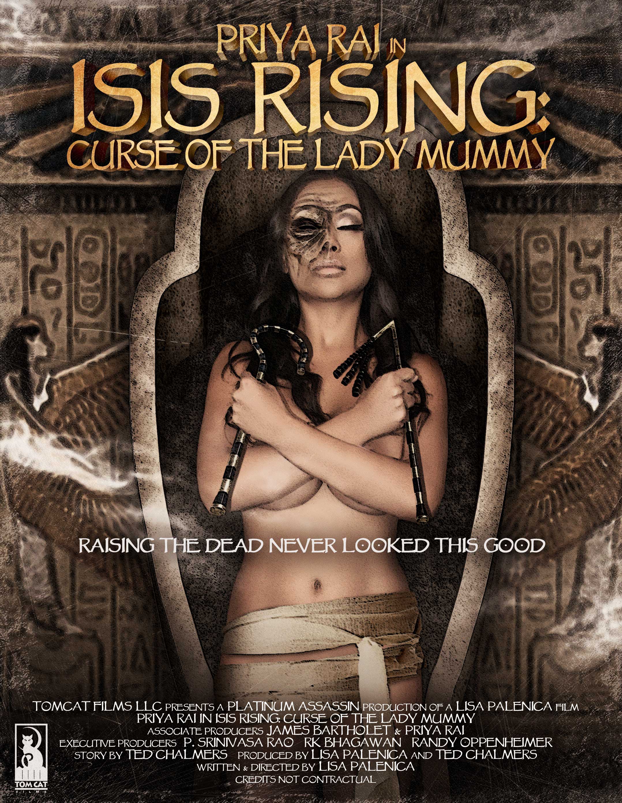 "Isis Rising : Curse of the Lady Mummy" est le premier long-métrage dirigé par la comédienne et productrice Lisa Palenica (voir ci-dessous)