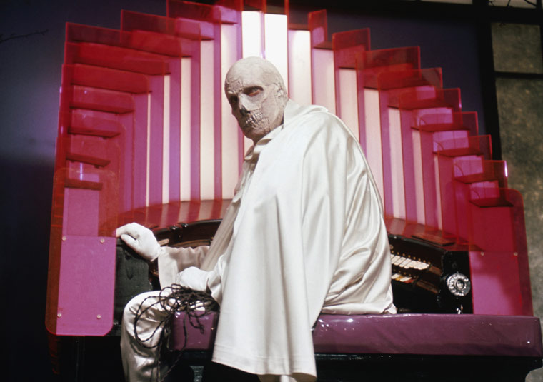 INFO ou INTOX ? Johnny Depp devrait interpréter le rôle principal du remake du film culte de 1971, "L'Abominable Dr. Phibes"(voir ci-dessous)
