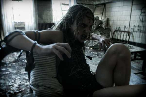 Produit par Steven Schneider, "Backmask", le nouveau thriller d'horreur de Marcus Nispel, est à présent terminé (voir ci-dessous)