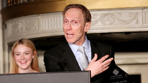 L'adaptation du recueil pour enfants d'Adam Gidwitz "A Dark Tale of Grimm" va finalement se tourner en prises de vues réelles, la réalisation en étant confiée qui plus est à Henry Selick (voir ci-dessous)