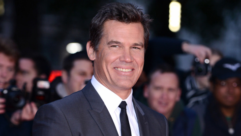 Josh Brolin est en pourparler pour jouer dans "Jurassic World." (voir ci-dessous)