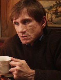 Bill Oberst Jr. après avoir joué les chasseurs de vampires devient un loup-garou dans "Werewolf Rises".... (voir ci-dessous)