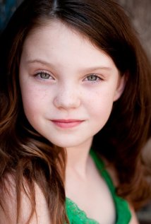 Dans "June" de L. Gustavo Cooper, une jeune orpheline de 9 ans partage son corps avec Aer, un être surnaturel... (voir ci-dessous)