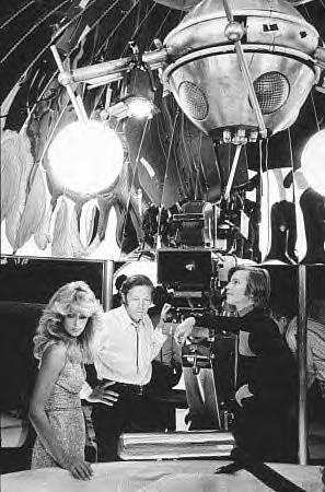 Photo de tournage : Michael Anderon dirigeant Michael York et Jenny Agutter