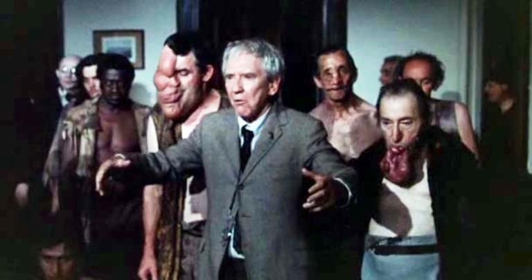 Le producteur des (meilleurs) petits budgets du genre Jason Blum (Insidious, Sinister) va superviser pour Universal le remake de "La Sentinelle des maudits" (voir ci-dessous)