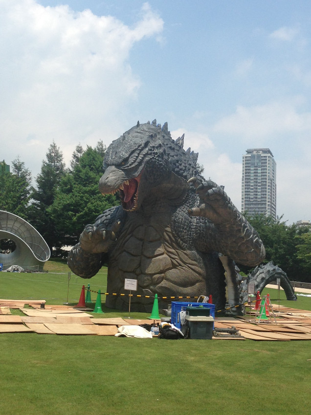 Un nouveau Godzilla au coeur de Tokyo !  (voir ci-dessous)