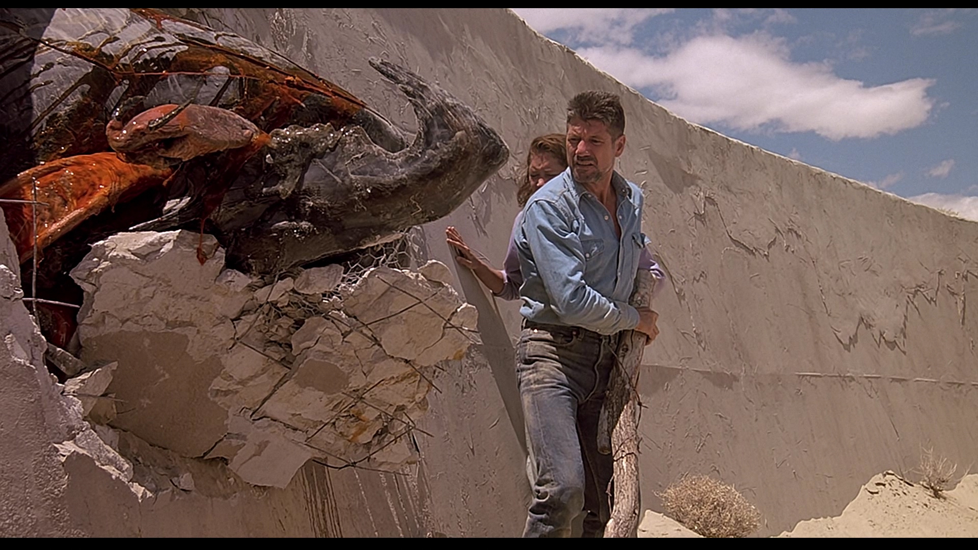 Annoncé initialement en novembre 2008, le reboot de "Tremors", l'un des meilleurs monster-movies des nineties, se fera finalement sous la direction de Don Michael Paul (voir ci-dessous)