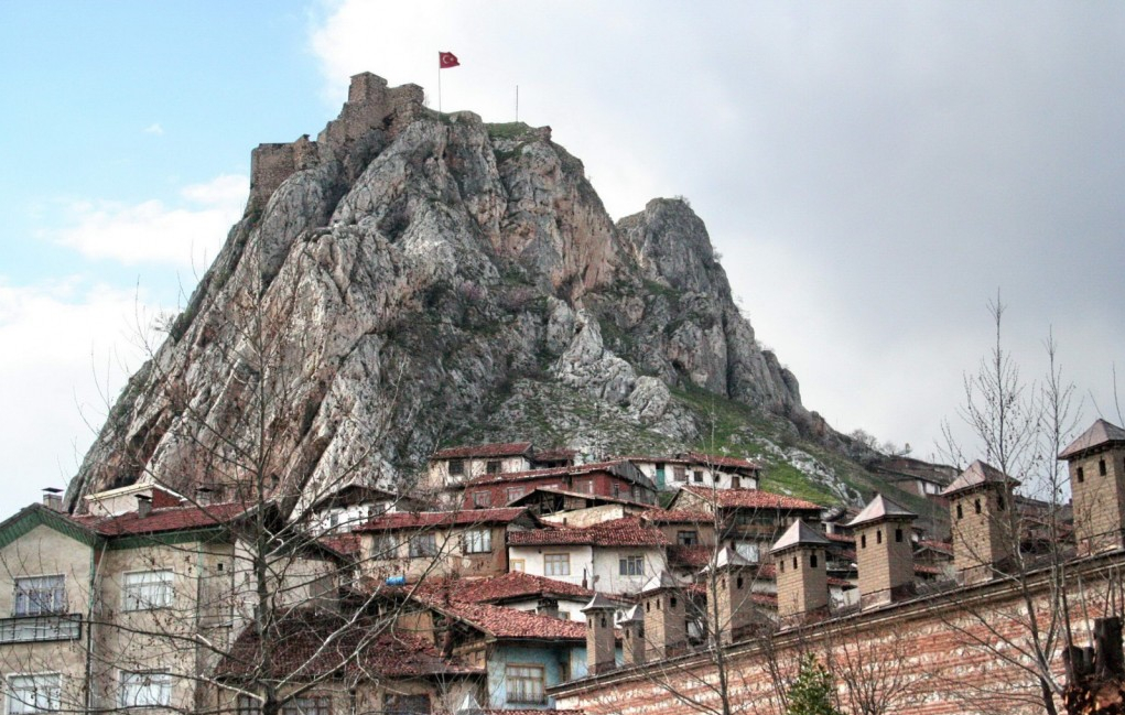 Le donjon de Dracula découvert en Turquie !  (voir ci-dessous)