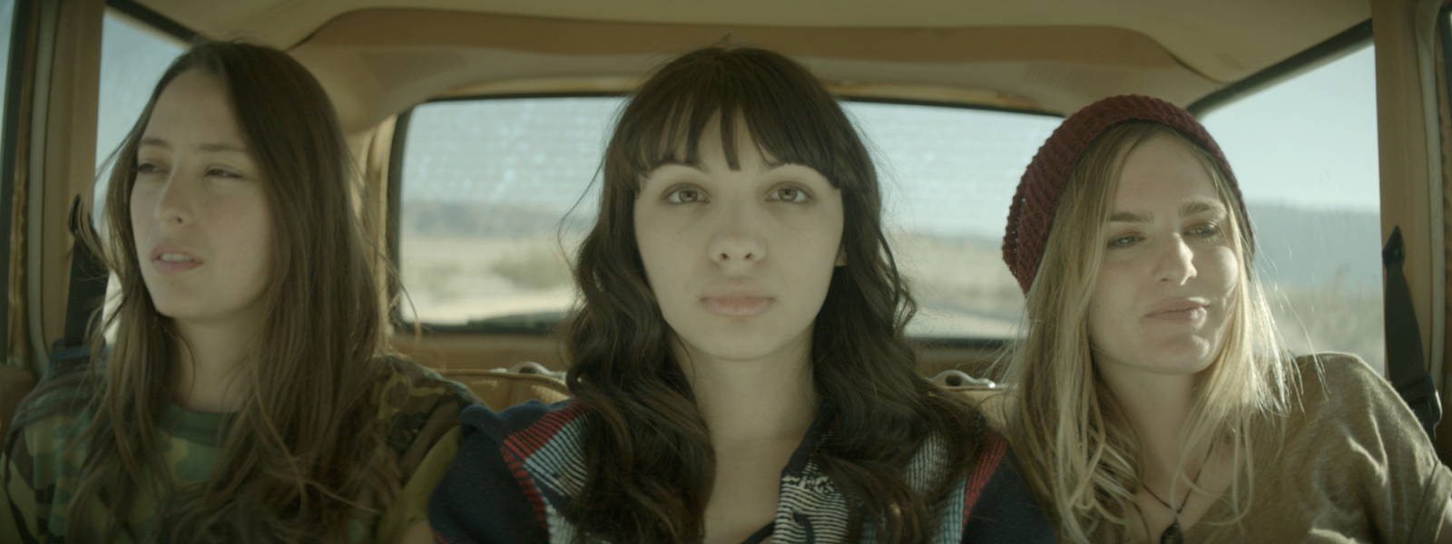 SOUTHBOUND, un film d’horreur à sketch situé dans le désert nord-américain, en postproduction… ‘(voir ci-dessous)