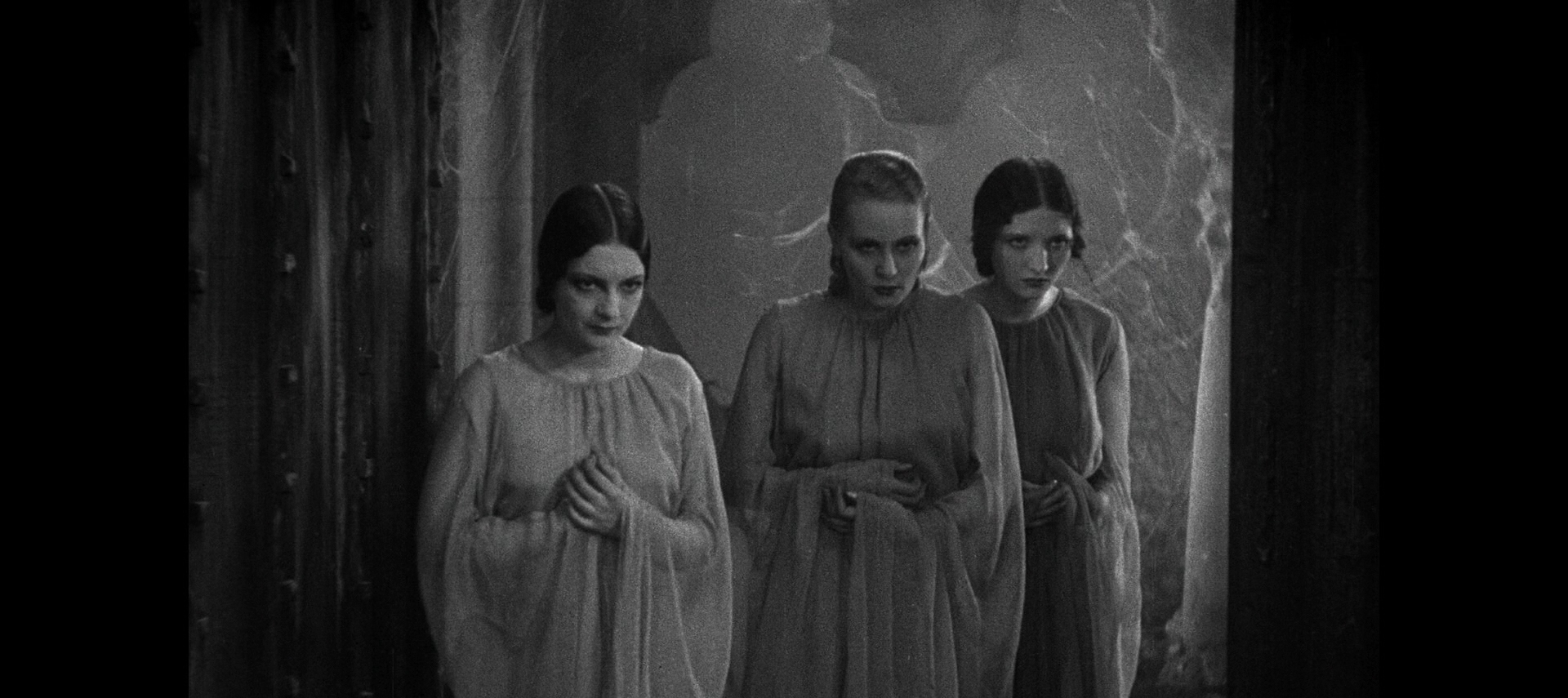 Les Maîtresses de Dracula vont devenir les héroïnes d’un feuilleton de NBC… (voir ci-dessous)