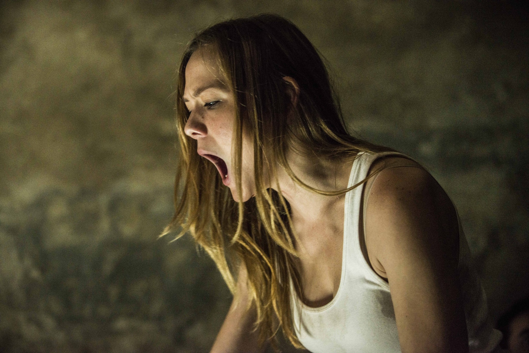 Nuits de cauchemars pour Louisa Krause dans THE ABANDONED… (voir ci-dessous)