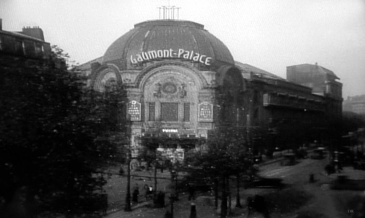 Aussi beau que le Grand Palais, en bas des Champs-Elysées....