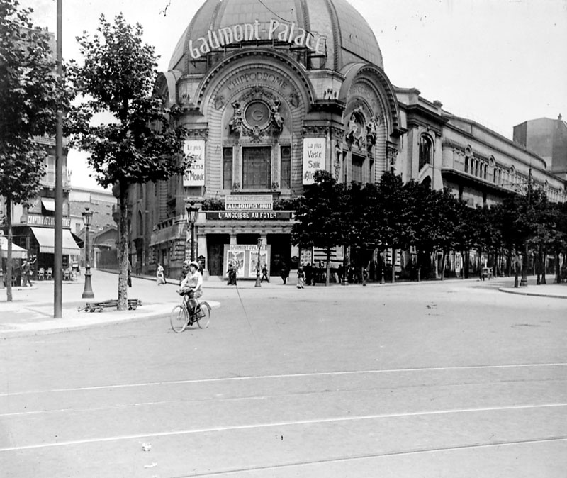 La plus grande salle de cinéma au monde (lire l'historique ci-dessous)