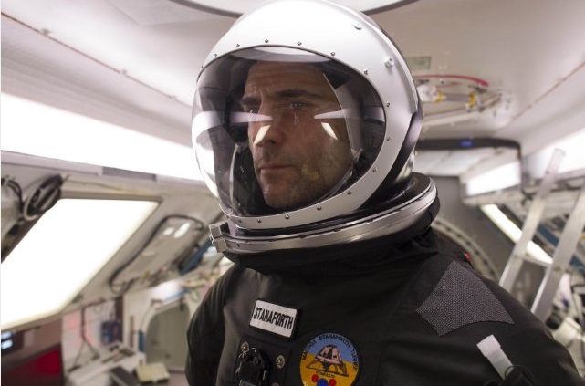 Mark Strong vedette du thriller de SF «Approaching the Unknown», distribué le 3 juin prochain… (voir ci-dessous)