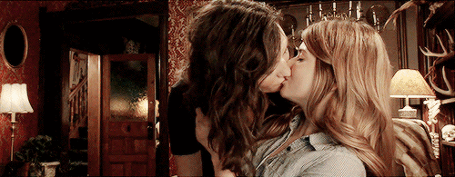 CARMILLA, la série de YouTube mettant en scène des lesbiennes vampires va devenir un long-métrage !