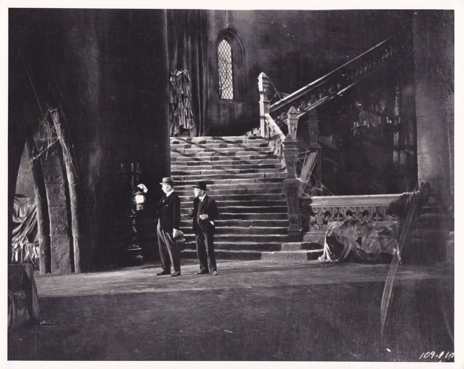 "Dracula" (1931) scène coupée. Abbaye de Carfax.