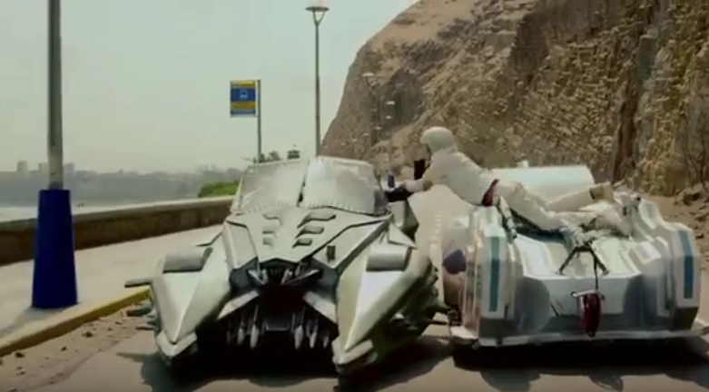 Roger Corman nous livre son 412e film, le second remake-reboot de « La Course à la mort de l’an 2.000 »…