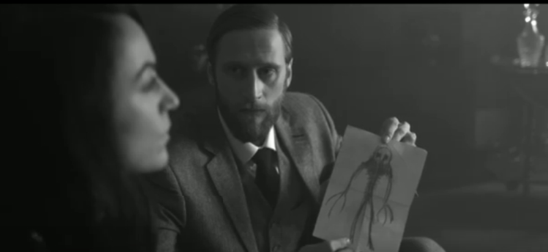 Le menaçant « homme-hibou» écossais fait son comeback dans THE BACK GLOVES….