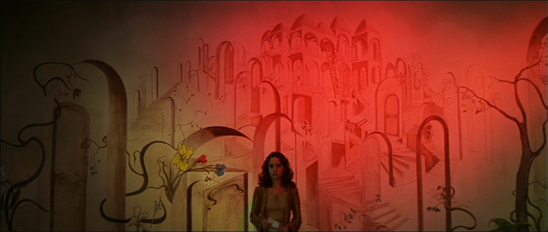 SUSPIRIA