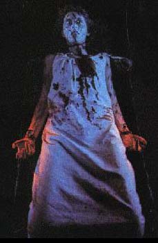 Stefania Casini en zombie !