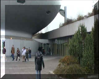 lieu de rencontre avec Udo Kier ("Que savez-vous des sorcières, Suzy ?")