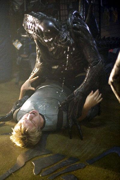 ALIEN VS PREDATOR - REQUIEM les 5 premières minutes !