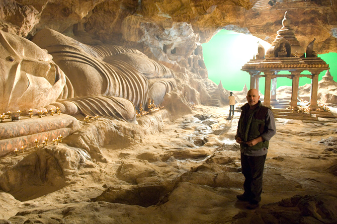 Le réalisateur, Rob Cohen, dans les décors du film