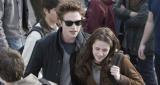 Le 3e film de la franchise "Twilight", "Eclipse", sera distribué aux USA le 30 juin 2010, le second, "New Moon", sortant pour sa part le 20 novembre prochain. Le Ier chapitre a déjà rapporté 189M$ aux USA et 363M$ dans le monde entier.