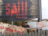 L'attraction "Saw : the Ride" a ouvert le 14 mars dernier en Angleterre à Thorpe Parkon....
