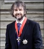 Peter Jackson (48 ans) a été fait Chevalier par l'Ordre du Mérite néo-zélandais le mercredi 27 avril 2010 (voir ci-dessous)