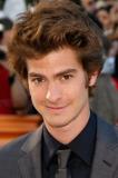 C'est finalement Andrew Garfield (et non Josh Hutcherson !), vu dans plusieurs productions de Sony, qui a été retenu par le studio pour être le nouveau Peter Parker dans le prochains "Spider-Man" dirigé par Marc Webb (voir ci-dessous)