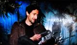 Adrien Brody lisant le numéro de L'Ecran Fantastique sur "Predators" (interviewé par notre collaboratrice Staci Layne Wilson)