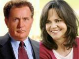 Martin Sheen ("The Departed") et Sally Field ("Forrest Gump") pourraient se retrouver dans le reboot de "Spider-Man", où ils interpréteraient respectivement l'oncle Ben et la tante May, Peter Parker (Andrew Garfield) retournant quant à lui à l'école...