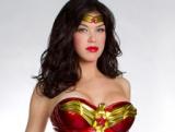 Suite aux réactions négatives à la vision du "pilote", NBC a décidé de stopper la série "Wonder Woman", produite par la Warner et où Adreianne Palicki incarnait le rôle-titre aux côtés d'Elizabeth Hurley et Cary Elwes.