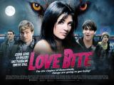Distribué le 9 novembre prochain en Angleterre, "Love Bite "d'Andy De Emmony, réalisateur de nombreuses séries télé et téléfilms, est une comédie d'horreur délurée britannique pour teenagers... (voir ci-dessous)