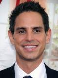 Le scénariste de "Green Lantern" et showrunner de "Arrow", Greg Berlanti, va diriger l'actionner de SF "Epsilon" (voir ci-dessous)