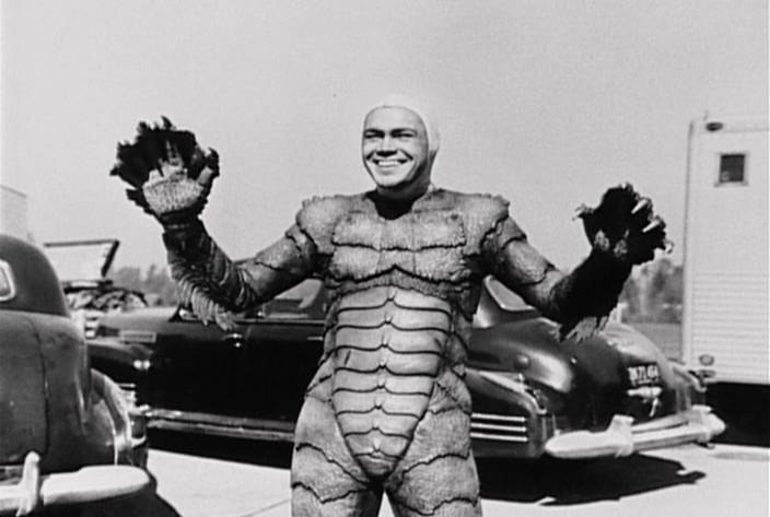 Ben Chapman, qui avait incarné "La Créature du Lac Noir" sous la direction de Jack Arnold, est décédé. Né en 1925, il avait interprété la créature dans les scènes "terrestres" (Ricou Browning le remplaçant pour celles celles sous-marines)